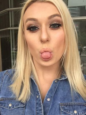 natalia starr tongue out