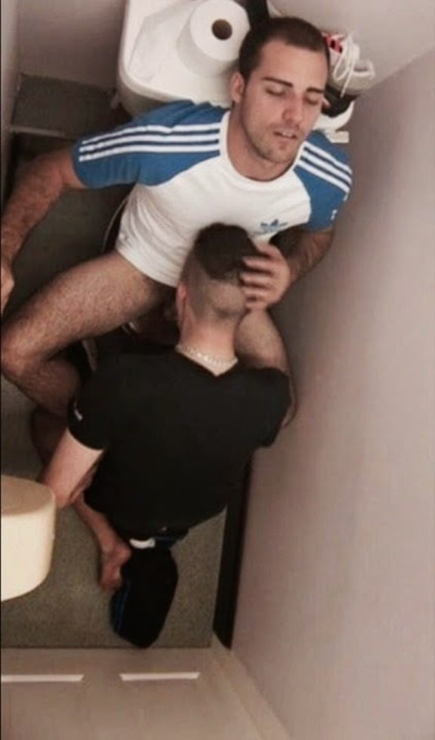 Blowjob in toilet
