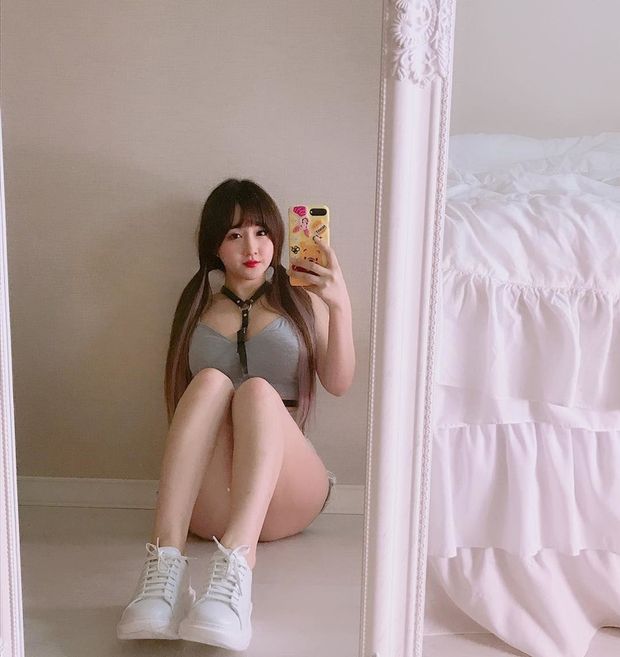 korean teen selfie
