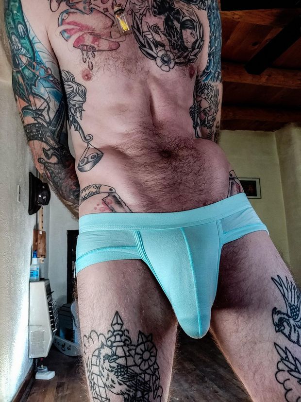 Cocks and Bulges for your pleasure.