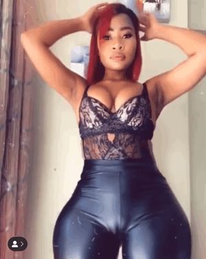 Ebony shakes hips in latex tights