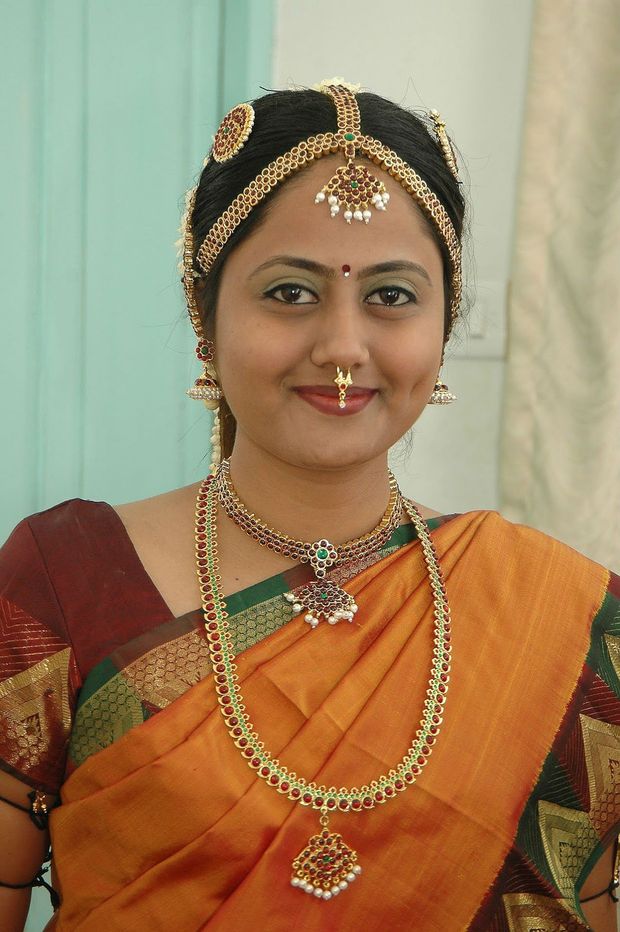 Newly married to be shown off to hubby's relatives,