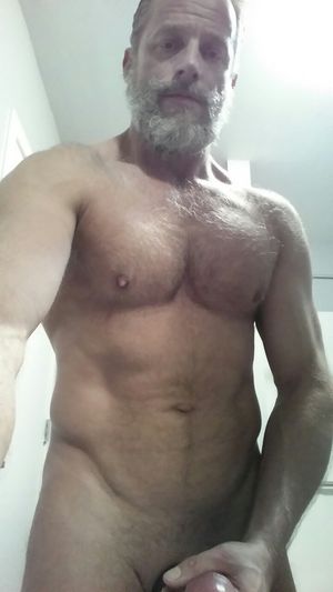 Yes Daddy! Love that beard, hot body v lines