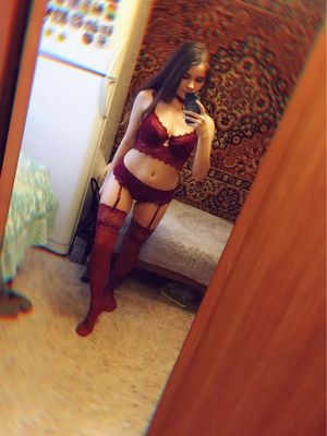 Cute aliexpress chick made a really nice review photo