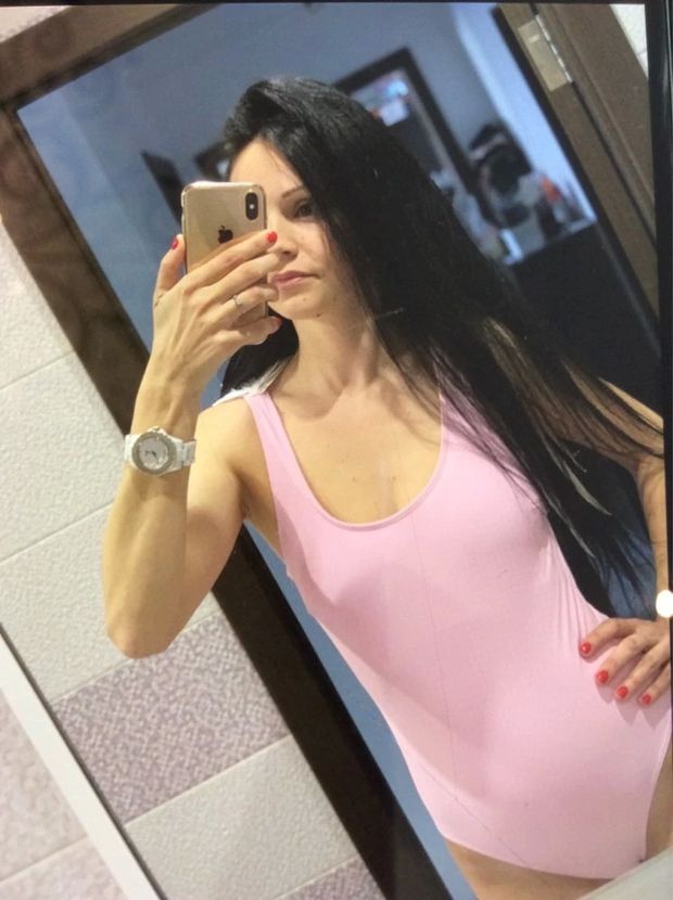 Cute aliexpress chick made a really nice review photo