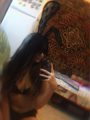 Cute aliexpress chick made a really nice review photo