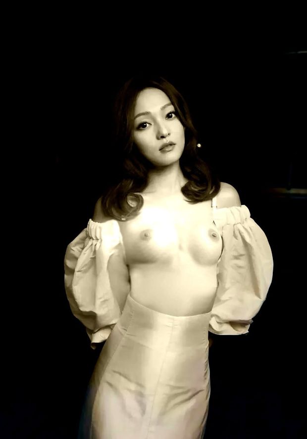 張韶涵 Angela Chang candid selfie (leaked)