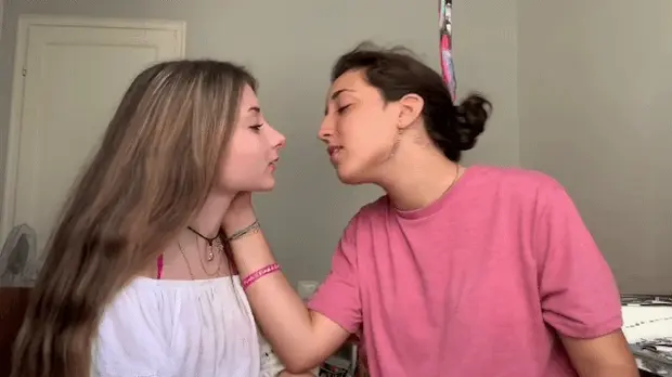lesbians kiss