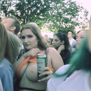1 big tit in a crowd