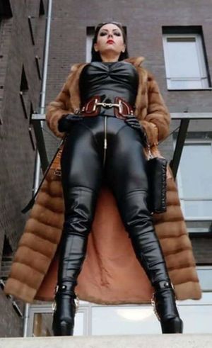 Femdom looking down to a faggot