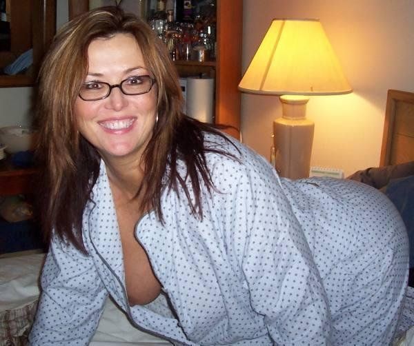 Peek-a-boob