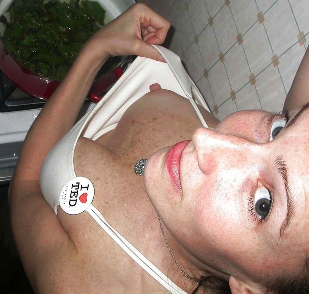 flash downblouse at hard nipple