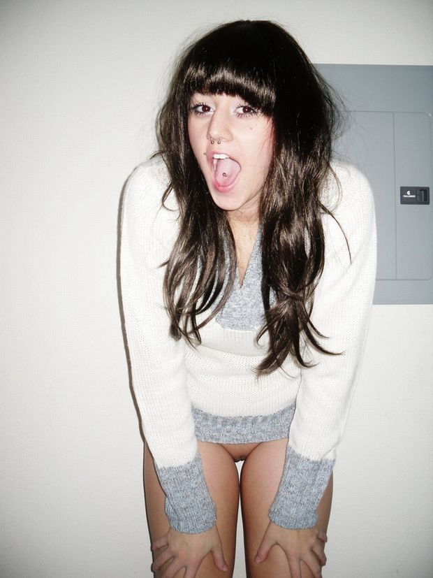 Cute Emo Teen witout Silp :O