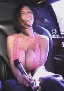 ¿Te...te gustaría...ser la...la nueva mami de mis niñas? es que creo que podrías alimentarlas bien...¡Digo! Es que tienes unas enormes...