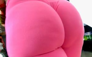 Fionas phat ass in pink leggings