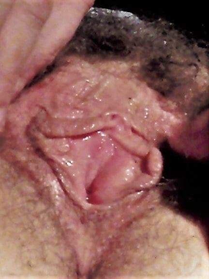 My gf’s completely open pussy: you can watch her clit and her vagina entrance leaking fluid