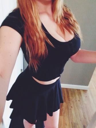 redhead busty teen NN selfie