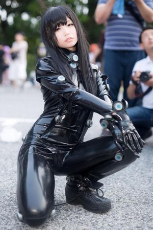 cute cosplayer Akira ITSUKI in rubber suit