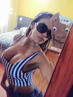 selfie tits