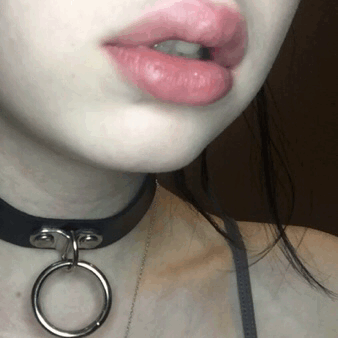 Jolie bouche a pipe...Suck my dick !