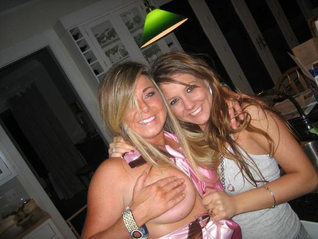 busty college handbra