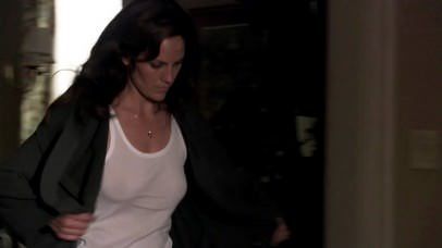 Annabeth Gish - Brotherhood - S01E02 - 2
