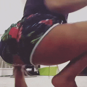 Stunning babe with a big ass twerking