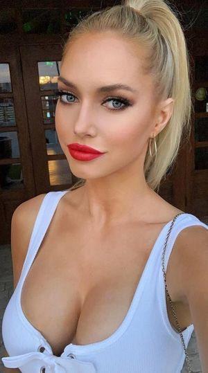 Big tits blonde babe