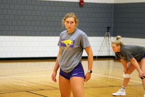 Volleyball babe with cameltoe