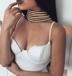 I know and I do kinda feel bad about not wearing lipstick in my profile pic