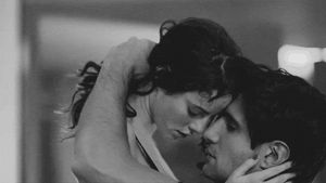 Couple 240- sensual kiss