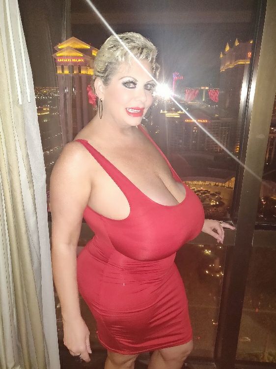Saggy tit Claudia Marie whoring in Vegas