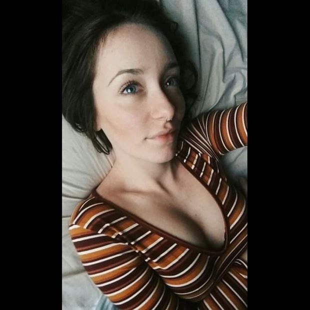 Awesome teen cleavage