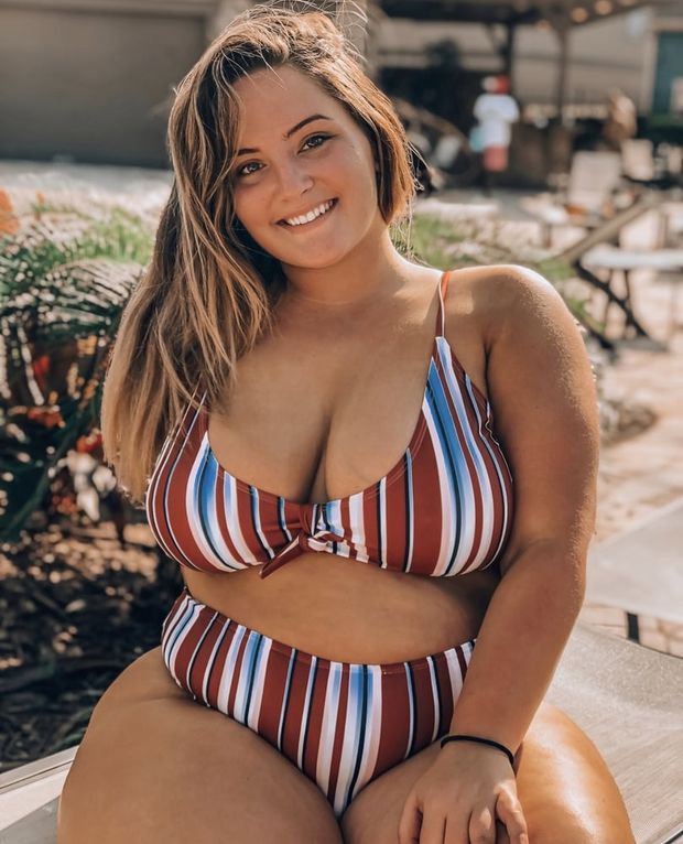 sexy bikini babe