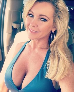 MILF In The Passenger Seat