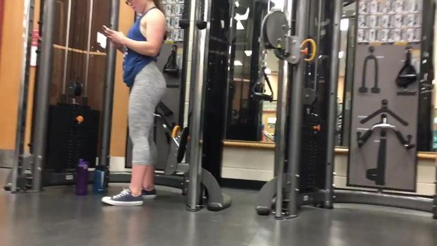 gym in leggings