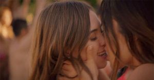 teens lesbians kissing