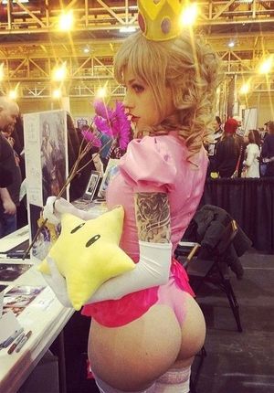 Comic con peach