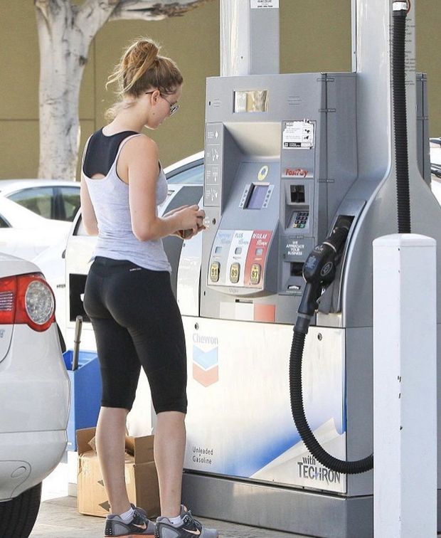 Fat ass Jennifer Lawrence needs that ass taken care of