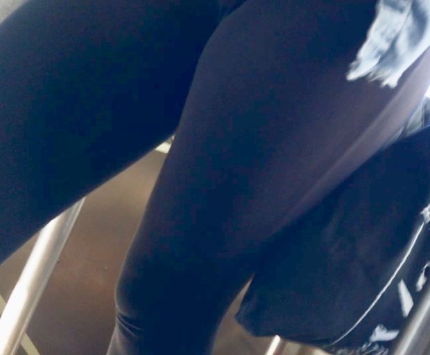 Leggings in train
