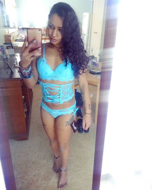 Elsa Lingerie Selfie