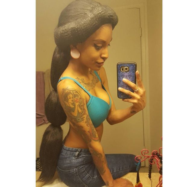 Jasmine Selfie