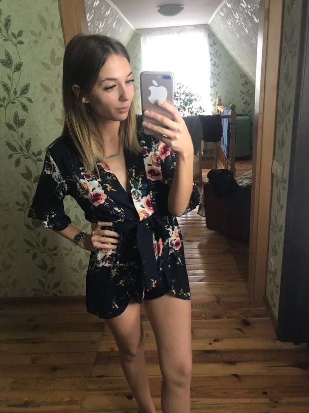 Cute aliexpress chick made a really nice review photo