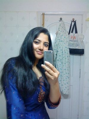 hot desi bhabhi taking selfie