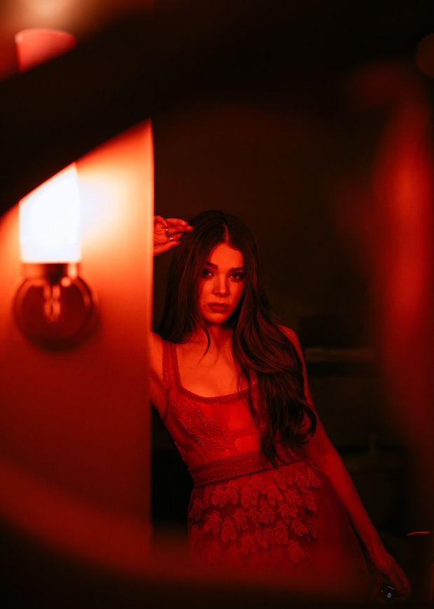 Hailee Steinfeld -Red Dress 2