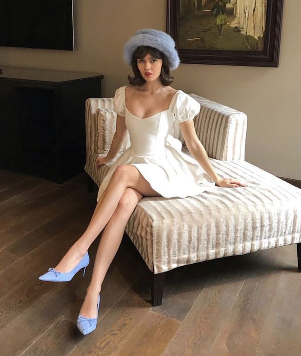 Sitting pretty in blue shoes.....