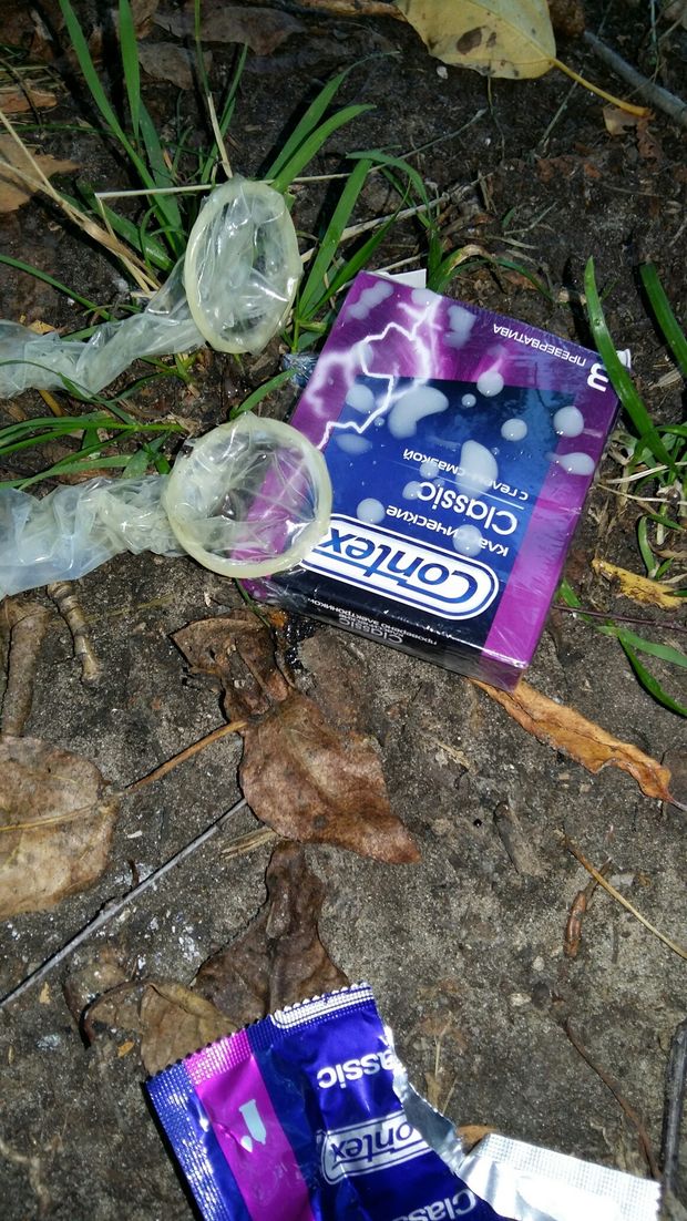 Walked today in the park. I saw how they threw it out of the car. She was fucked twice 3...