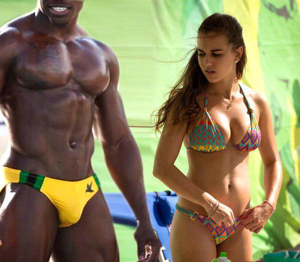 Bimbo and black bulge