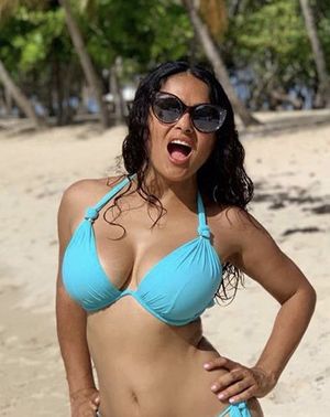 How much cumshots do you think have landed on her face and tits?