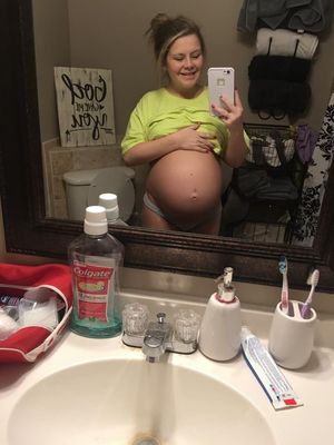 Sexy pregnant amateur